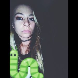 Meet your Posher, Courtney